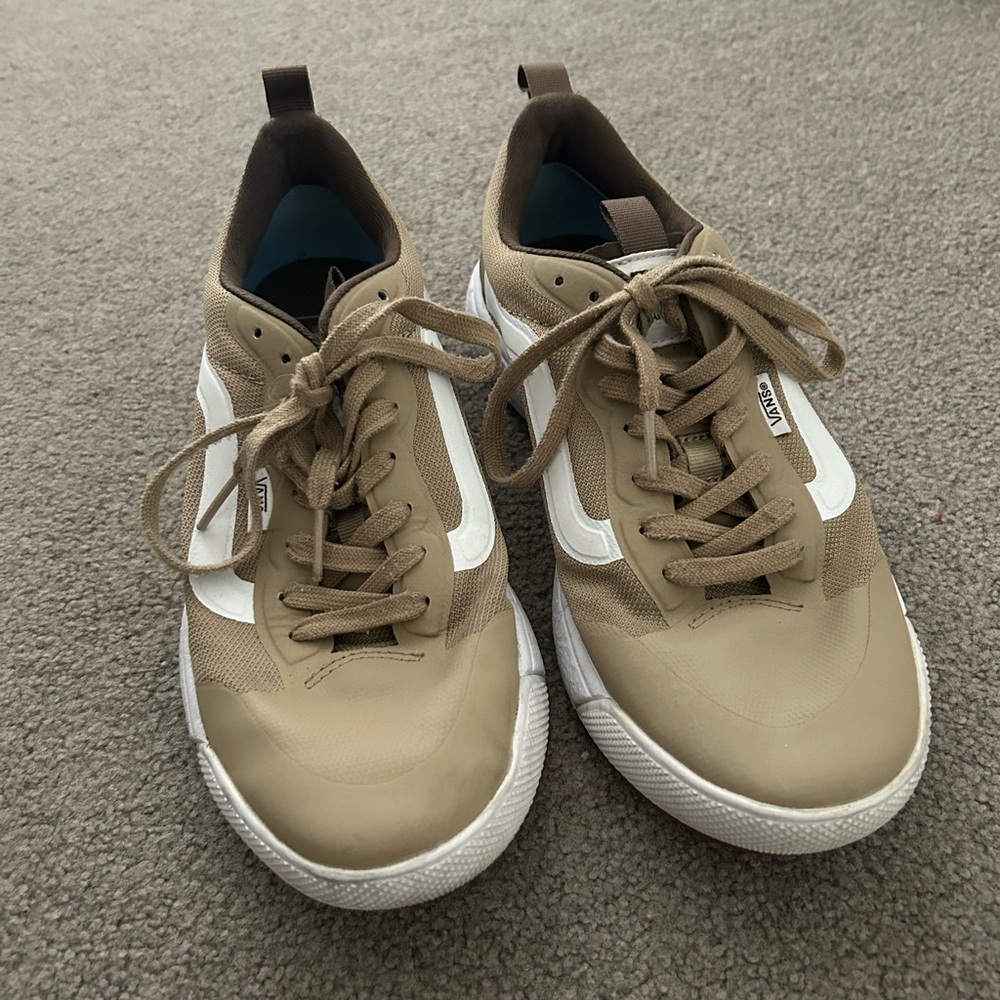 Vans UltraRange Beige and White Sneakers